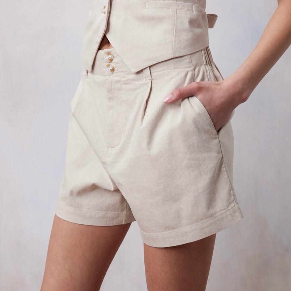 NWOT Women's LC Lauren Conrad High Rise Pleated Front Shorts